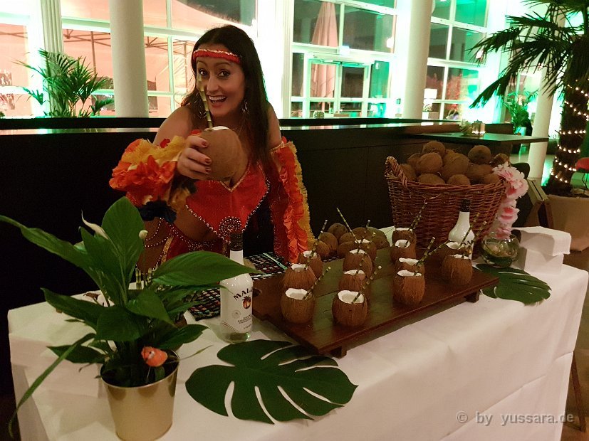 Yussara Kokosnuss Cocktailbar, Live Show Coconut Drinks, Malibu Rum, Yussara Cunha, Kokosnuss, Coconut Bar (36)